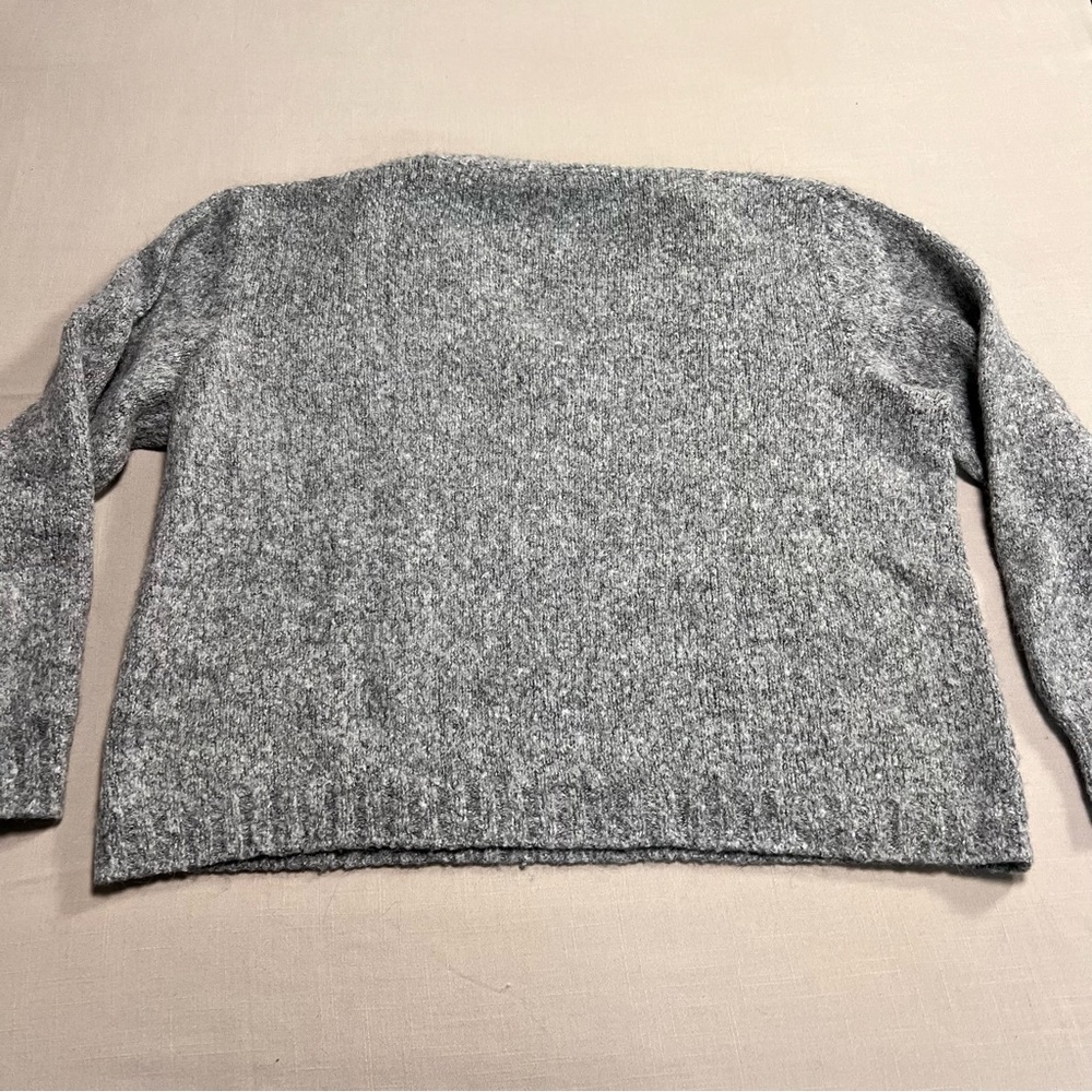 Women’s Gray Cable Knit V-Neck Sweater Size Large Cozy Chunky Knit Pullover - Picture 10 of 12